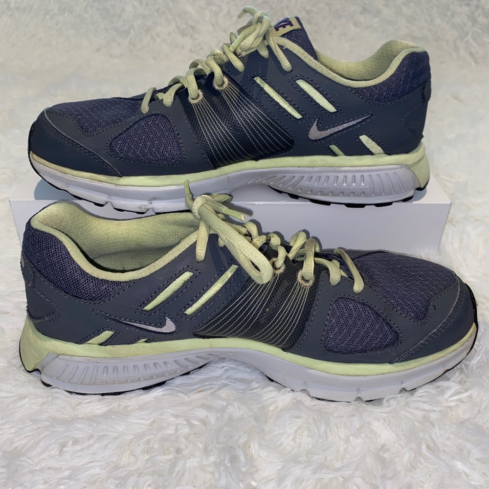 Nike Women’s Size 7.5 US Anodyne DS Flywire Running Shoes Gray Green